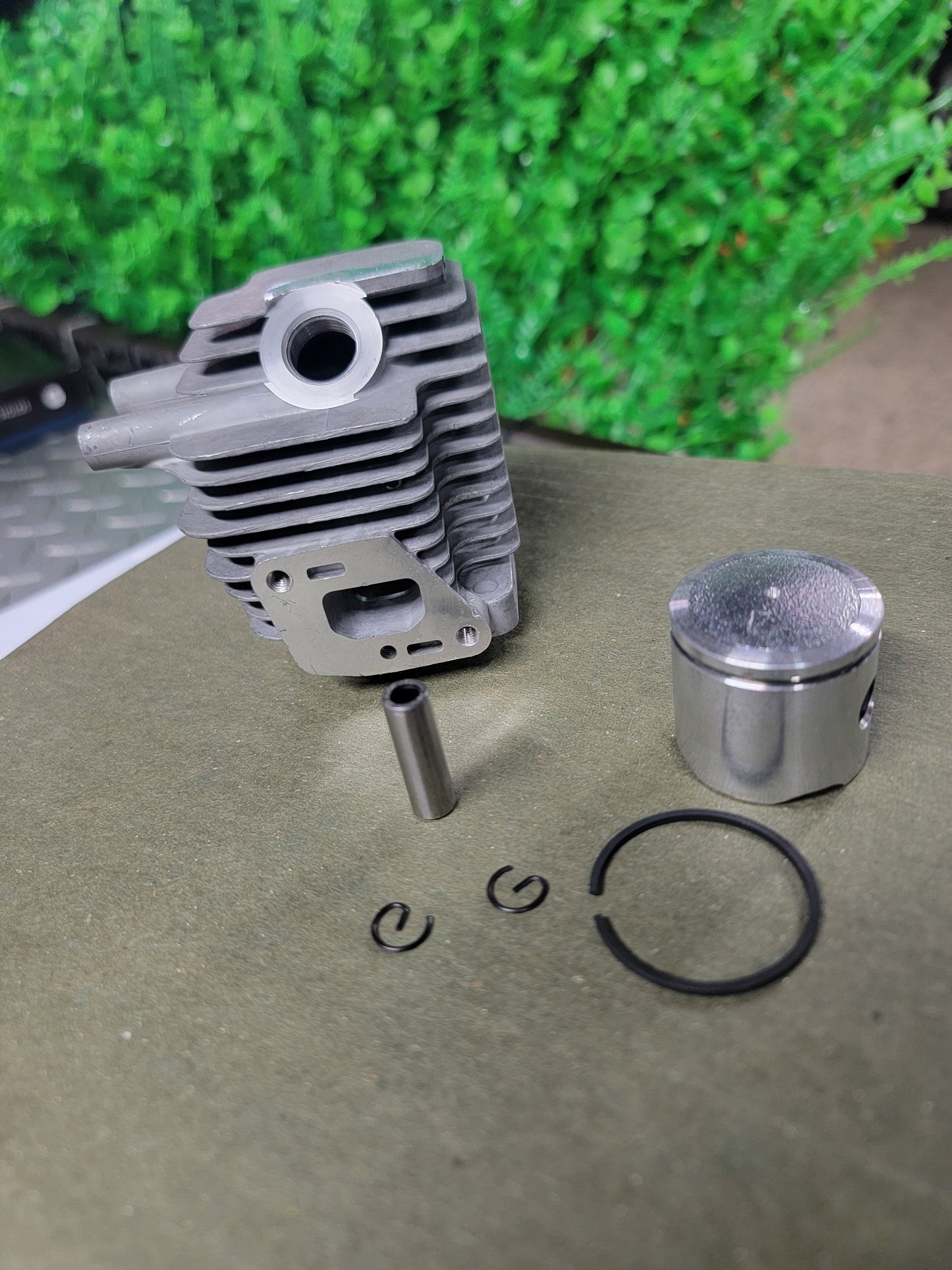 Cylinder & Piston Kit SRM 225